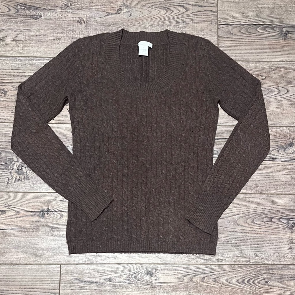 Tweeds two ply cable knit cashmere sweater size small